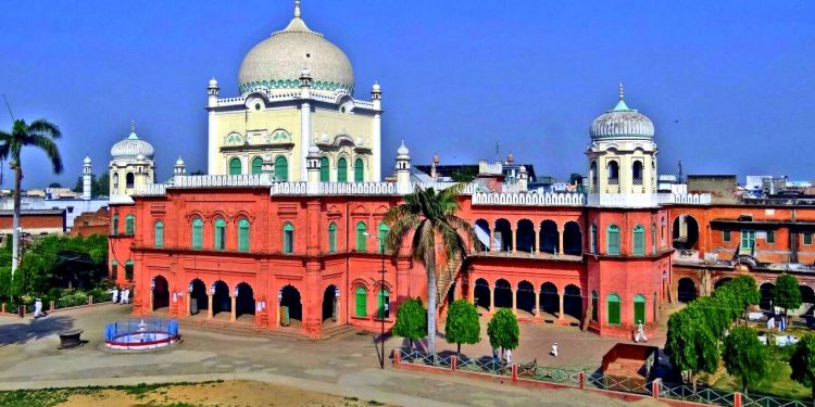 دارالعلوم دیوبند میں خواتین کی آمد و رفت پر عائد کی گئی پابندی کا فیصلہ انتظامیہ نے لیا واپس
