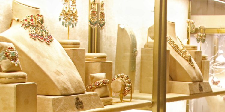 تمام ریکارڈ توڑ کر سونے کی قیمت تاریخ کی بلند ترین سطح پر پہنچ گئیں