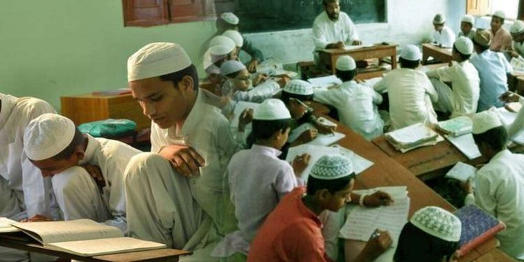 مدارس کو دی جانے والی سرکاری فنڈنگ بند ہو