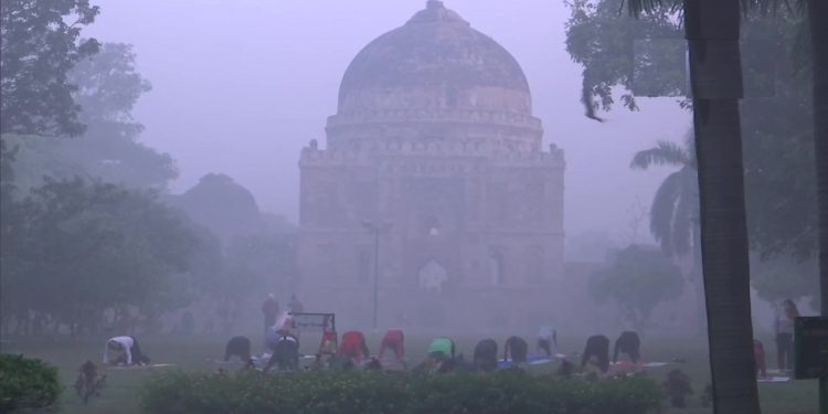 दिल्ली की हवा में घुला जहर! गंभीर श्रेणी में वायु प्रदूषण, हर 10 में से 7 परिवार बीमार, रिपोर्ट में खुलासा