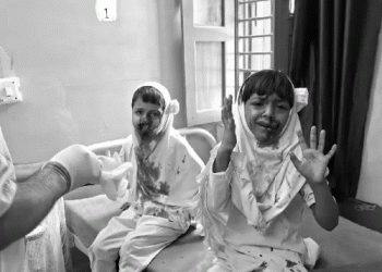 مدرسہ کی بچیوں پر آوارہ کتوں کا حملہ .4 زخمی