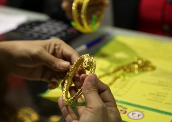 دہلی کی ہوا کا معیار 484 پر ‘شدید پلس’ پر پہنچ گیا؛ مرئیت 150ایم تک گر جاتی ہے۔