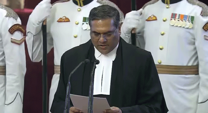 ملک کے نئے چیف جسٹس کے طور پر جسٹس سنجیو کھنہ کی حلف برداری