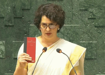 لوک سبھا رکن کی شکل میں پرینکا گاندھی کی حلف برداری