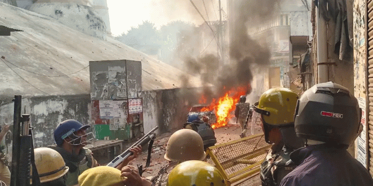 سنبھل میں مسجد تنازع نے سنگین شکل لی ! تصادم میں 4 افراد جاں بحق