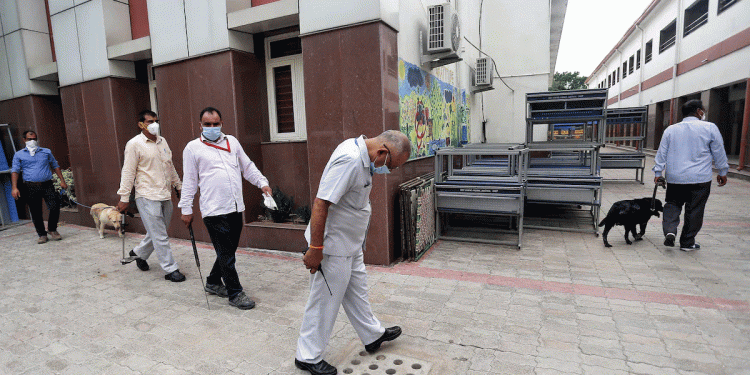 دہلی کےاسکولوں کو پھر  ملی  بم سے اڑانے کی دھمکی