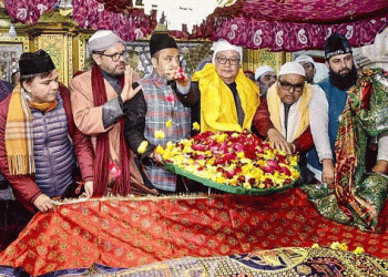 درگاہ اجمیر میں وزیراعظم نریندر مودی کی جانب سے چادر پیش