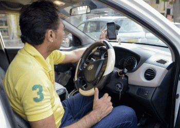 ہندوستان میں 53.3 فیصد ڈرائیور دور کی نظر کے مسائل سے دوچار