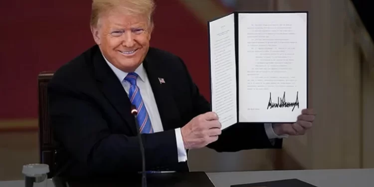 ٹرمپ کے فیصلے کی وجہ سے لاکھوں ہندوستانیوں کو ملک بدری کا خطرہ لاحق، بےچینی میں اضافہ