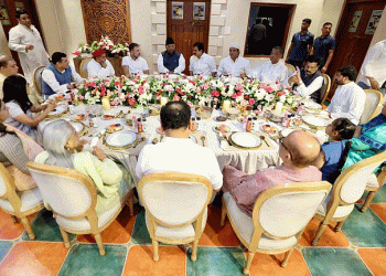 عمران پرتاپ گڑھی کی جانب سے پر تکلّف افطار پارٹی کا اہتمام