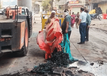 مہاراشٹرحکومت نے  فہیم خان کے گھر پر بلڈوزر چلوا دیا