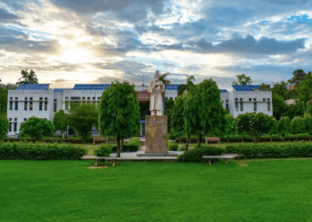 جامعہ ملیہ اسلامیہ میں طلبا سے بیگ اور موبائل رکھنے کے نام پر پیسے وصول کئے گئے