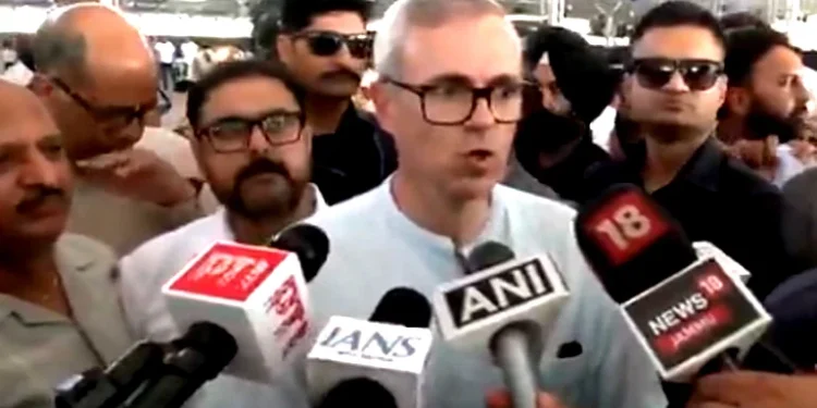 پاکستان اپنی بندوقیں خاموش کرے، ورنہ سب سے زیادہ نقصان اسی کو ہوگا: وزیر اعلیٰ عمر عبداللہ کا انتباہ