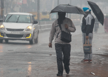 دہلی میں آسمان  ابر آلود رہنےاور گرج و چمک کے ساتھ  بارش کا امکان