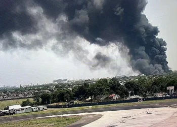 ایئر انڈیا کا لندن جا رہا طیارہ احمد آباد میں حادثہ کا شکار، بیشتر مسافروں کی ہلاکت کا خدشہ