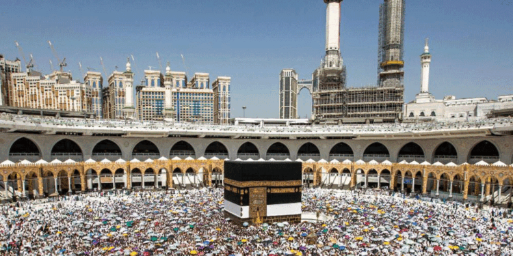 منیٰ میں عازمین کے قیام کے ساتھ مناسک حج کاآغاز