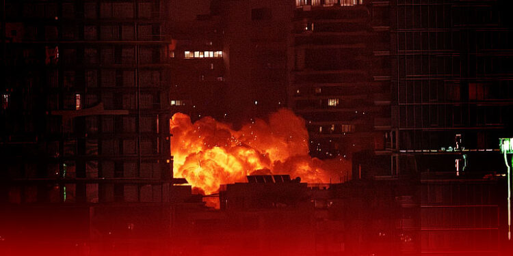 ’جنگ بندی‘ کے ٹرمپ کے اعلان کے چند ہی گھنٹے بعد ایران کا میزائل حملہ، اسرائیل میں سائرن کی آوازیں اور شدید افرا تفری پھیل گئی۔