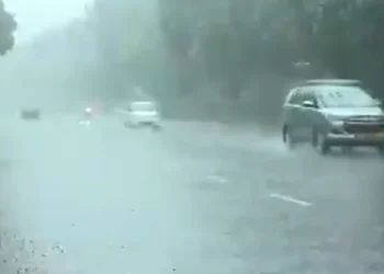 دہلی اور این سی آر میں موسلا دھار بارش، سڑکوں سے ایئرپورٹ تک پانی بھرنے سے مشکلات میں اضافہ