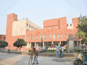 جامعہ میں طلبہ یونین کی بحالی کے لیے احتجاج 16ویں روز بھی جاری