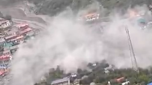 اُترکاشی میں بادل پھٹنے سے ہولناک تباہی، چند لمحوں میں 60 افراد لاپتہ، 4 کی ہلاکت، دل دہلا دینے والی ویڈیو منظر عام پر