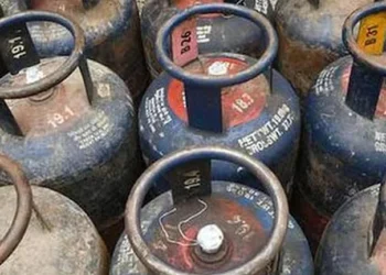 کمرشل ایل پی جی سلنڈر کی قیمت میں کمی، گھریلو گیس کی قیمت برقرار