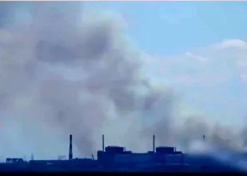 یوکرین میں نیوکلیئر پاور پلانٹ کے قریب دھماکوں کی گونج، روسی آئل ریفائنری اور ہوائی پٹی ڈرون حملوں میں تباہ