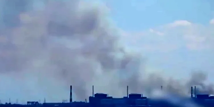 یوکرین میں نیوکلیئر پاور پلانٹ کے قریب دھماکوں کی گونج، روسی آئل ریفائنری اور ہوائی پٹی ڈرون حملوں میں تباہ