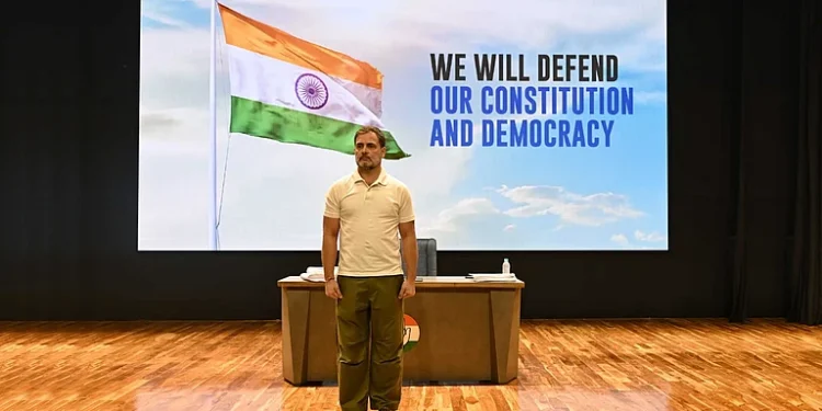 راہل گاندھی کا الزام: الیکشن کمیشن بی جے پی کا ساتھ دے رہا ہے، ووٹ چوری کے ثبوت مٹائے جا رہے ہیں