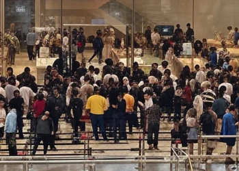 آئی فون 17 لانچ: دہلی و ممبئی ایپل اسٹورز پر آدھی رات سے لمبی قطاریں