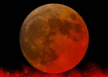 سال کا آخری  چاند گرہن ہندوستان کے کئی حصوں میں دیکھا گیا