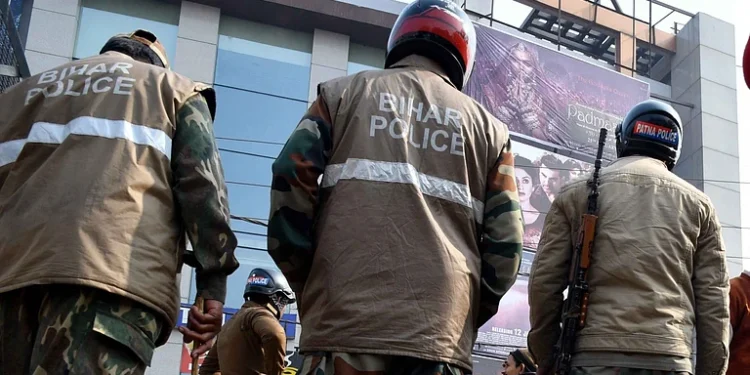 بہار: ڈائل-112 ٹیم پر دیہی حملہ، تھانیدار سمیت 4 اہلکار زخمی، 3 گرفتار