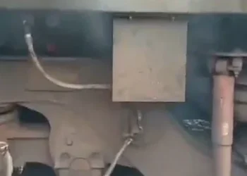 جامتاڑہ میں ہاوڑہ-نئی دہلی سپر فاسٹ ٹرین میں آگ، مسافروں نے کود کر بچائی جان