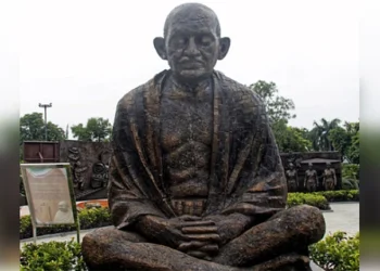 لندن میں مہاتما گاندھی کے مجسمے کی بےحرمتی، بھارتی ہائی کمیشن نے تحقیقات اور سخت کارروائی پر زور دیا