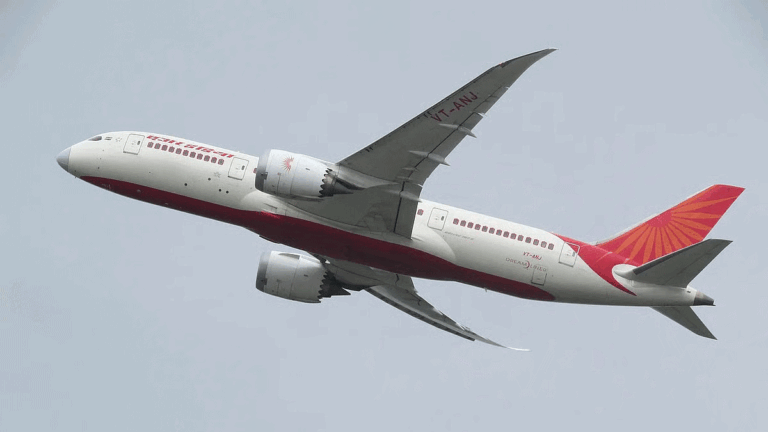 2 ماہ کی کشیدگی کے بعد  تہران سے کمرشیل پروازوں کا آغاز