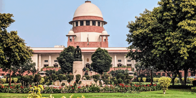 عدالتوں میں الزامات طے کرنے میں تاخیر پر سپریم کورٹ برہم