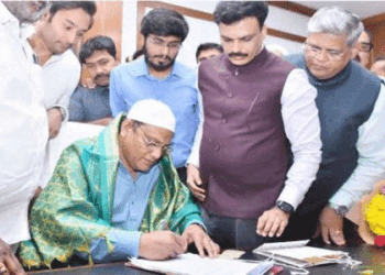 اظہرالدین نے وزیر اقلیتی بہبود و پبلک انٹرپرائزز کے طور پر ذمہ داری سنبھال لی