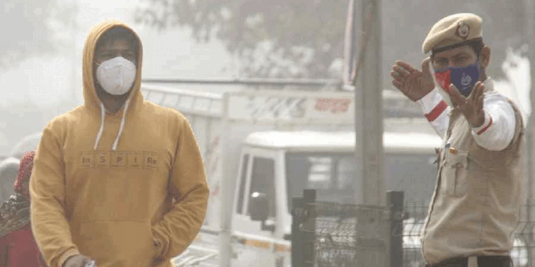 سردی بڑھنے کے باوجود دہلی میں فضائی آلودگی میں کمی نہیں