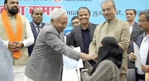 سرکاری تقریب میں نتیش کمار  کی حرکت پر  تنازعہ