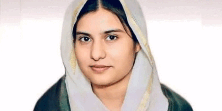 نتیش کمار کے ذریعہ مسلم خاتون کا حجاب کھینچنے پر اقرا حسن کا سخت ردعمل