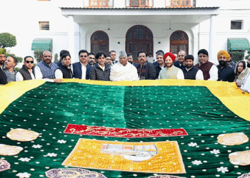 کھڑگے نے  اجمیر شریف درگاہ کے لیے چادر بھیجی