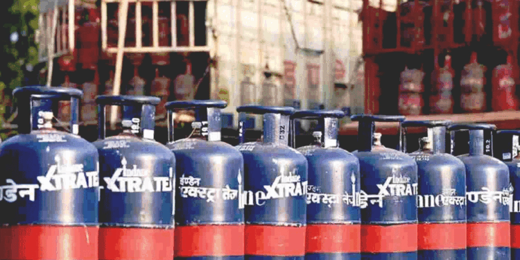 کمرشل ایل پی جی سلنڈر کی قیمتوں میں 111 روپے تک اضافہ