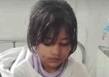 آوارہ کتے سےلڑ کر 8 سالہ بہن نے بچائی 5 سالہ بھائی کی جان