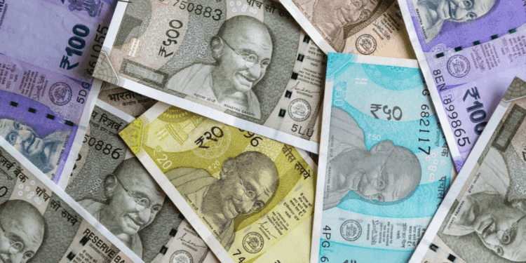 ڈالر کے مقابلے روپیہ کی قدر میں مسلسل دوسرے دن گراوٹ