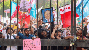 جے این یو میں احتجاجی مارچ کے دوران جھڑپ