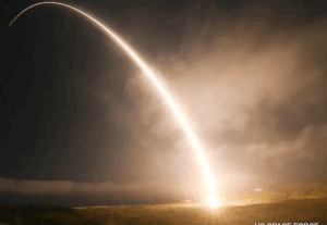 ابوظہبی میں بالسٹک میزائل سے آئل ریفائنری میں آگ