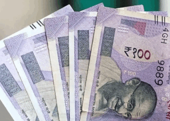 سیاسی کشیدگی کے سبب ڈالر 92 روپے سے زیادہ مہنگا