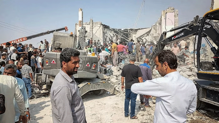 ایران میں گرلس اسکول میزائل کی زد میں آنے سے تباہ- 85طالبات ہلاک