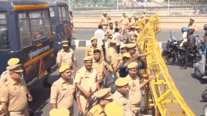 لکھنؤ میں ’سی ایم ہیلپ لائن‘ ملازمین کا زبردست احتجاج