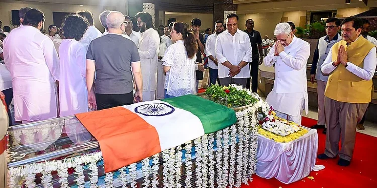 عظیم گلوکارہ آشا بھوسلے کو نمناک آنکھوں سے الوداع