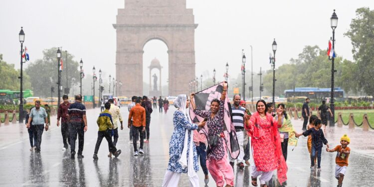 دہلی  کے  لوگوں کو شدید گرمی سے راحت ملنے کی امید